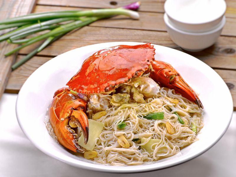 Joyden Seafood Restaurant - Crab and Vermicelli Braised with Ginger and Spring Onions