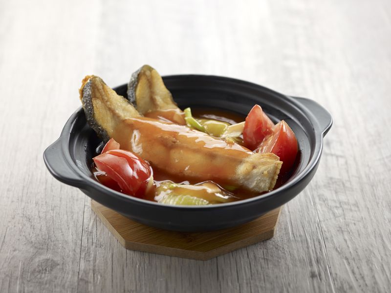 Sautéed Pomfret Fillet with Tomato and Salted Vegetable