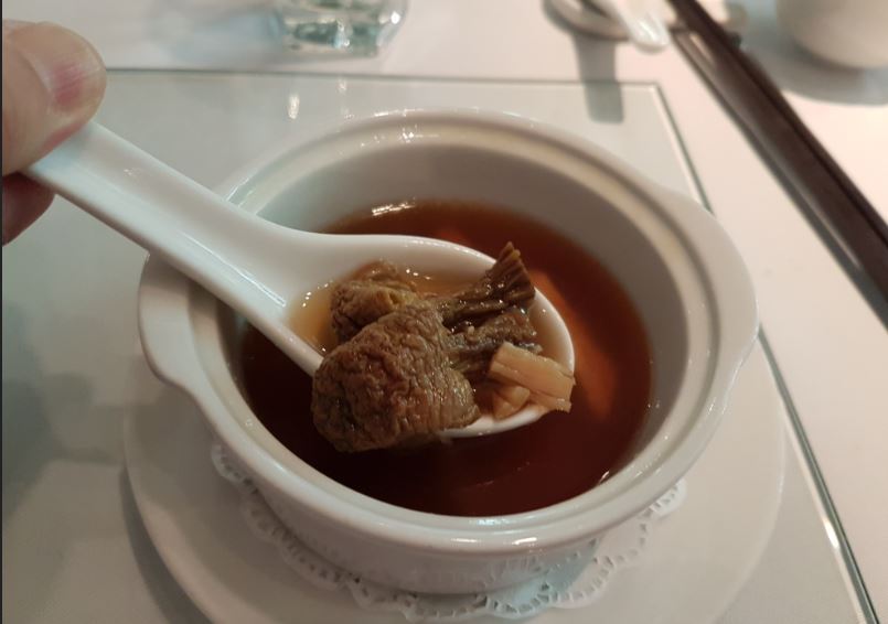 姬松菇鲍鱼干贝炖甘榜鸡汤