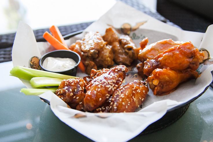 buffalo's chicken bone-in wings