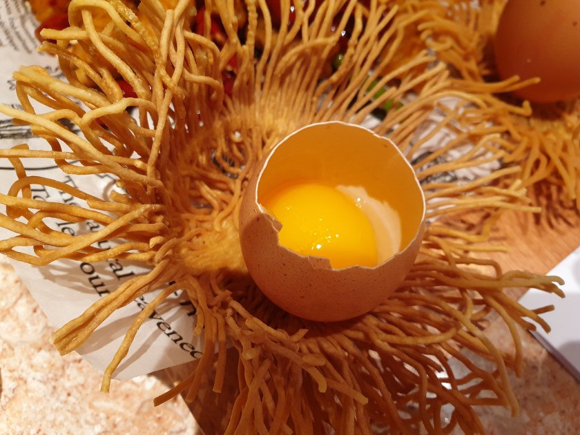 芒果制成的鸡蛋