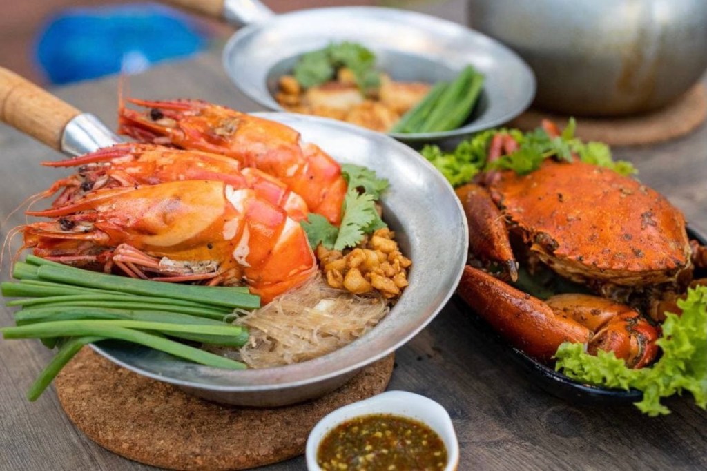 This image has an empty alt attribute; its file name is prawn-crab.jpg