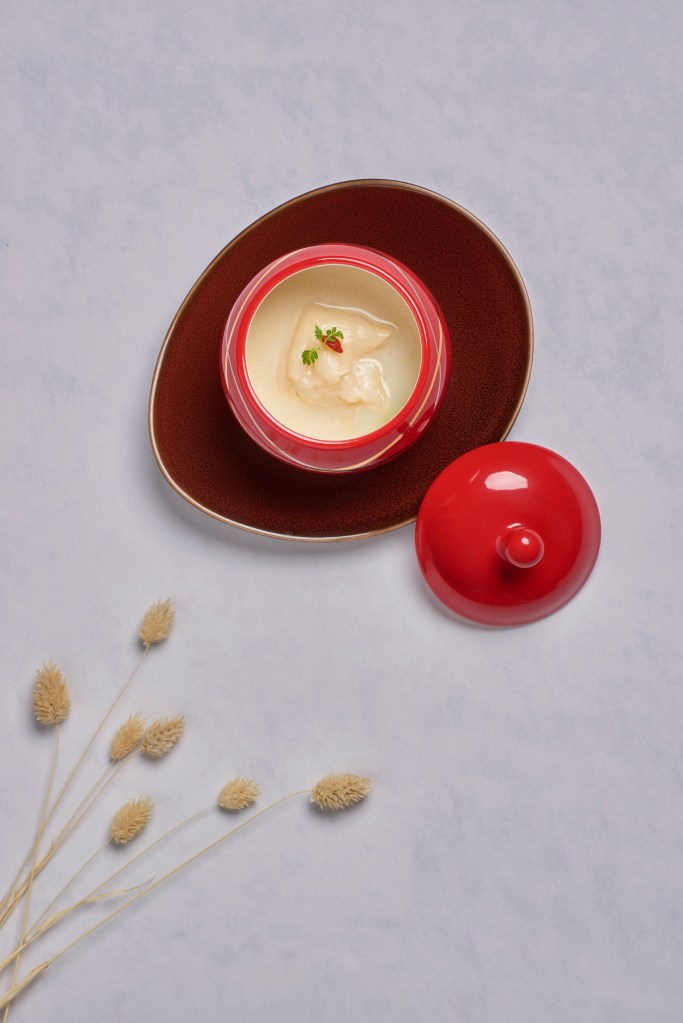 This image has an empty alt attribute; its file name is signature-thick-fish-maw-broth.jpg